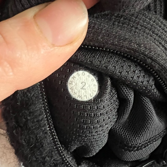 Lululemon Stand Out Sherpa 1/2 Zip, size 2 - Picture 4 of 4